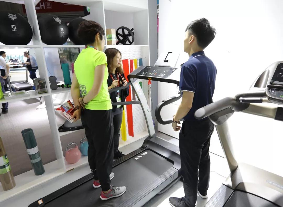 健身器材-熊猫体育阿里语音智能A5跑步机